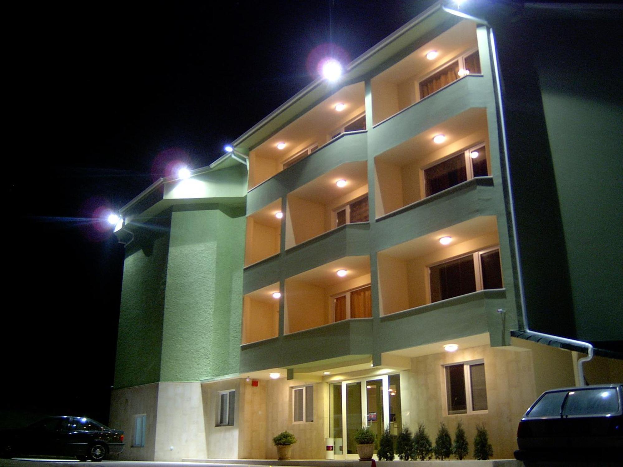 וארנה Paralax Hotel מראה חיצוני תמונה