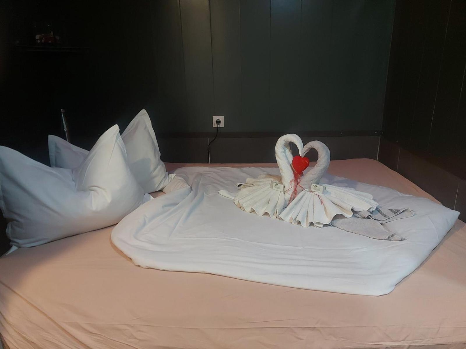 וארנה Paralax Hotel מראה חיצוני תמונה