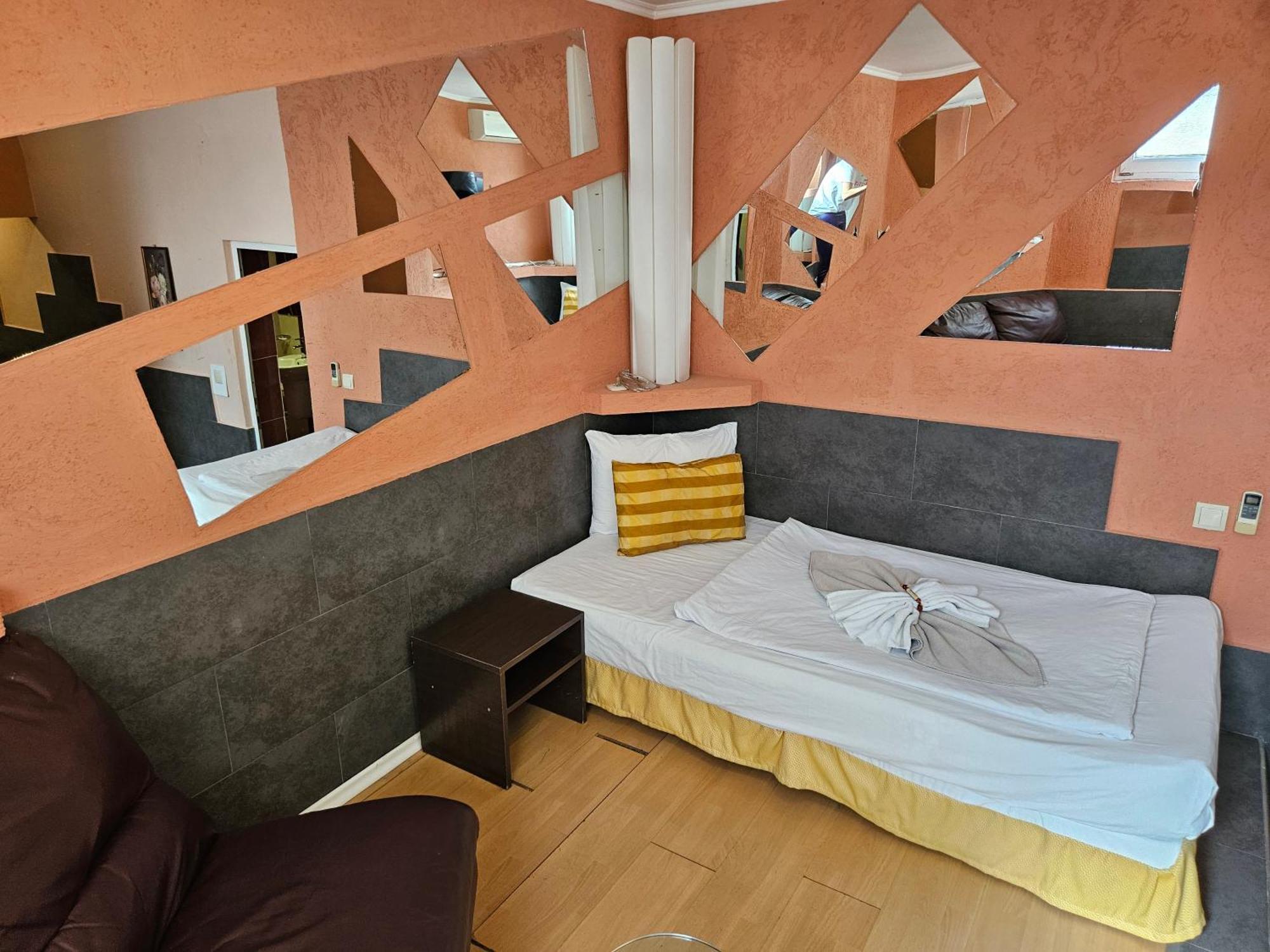 וארנה Paralax Hotel מראה חיצוני תמונה