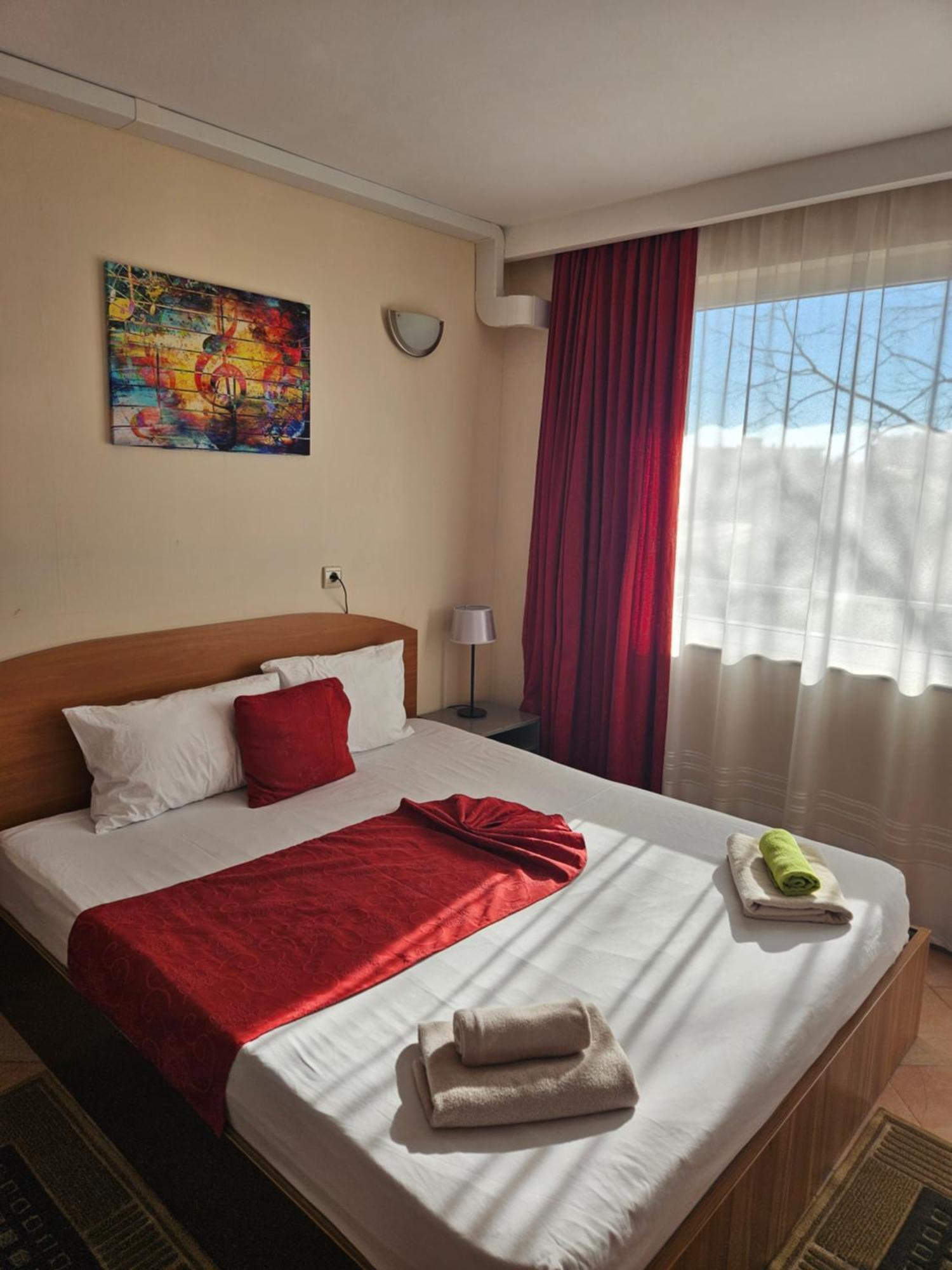 וארנה Paralax Hotel מראה חיצוני תמונה